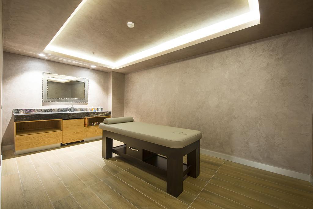 Ramada By Wyndham Gemli̇K Hotel Gemlik Bagian luar foto