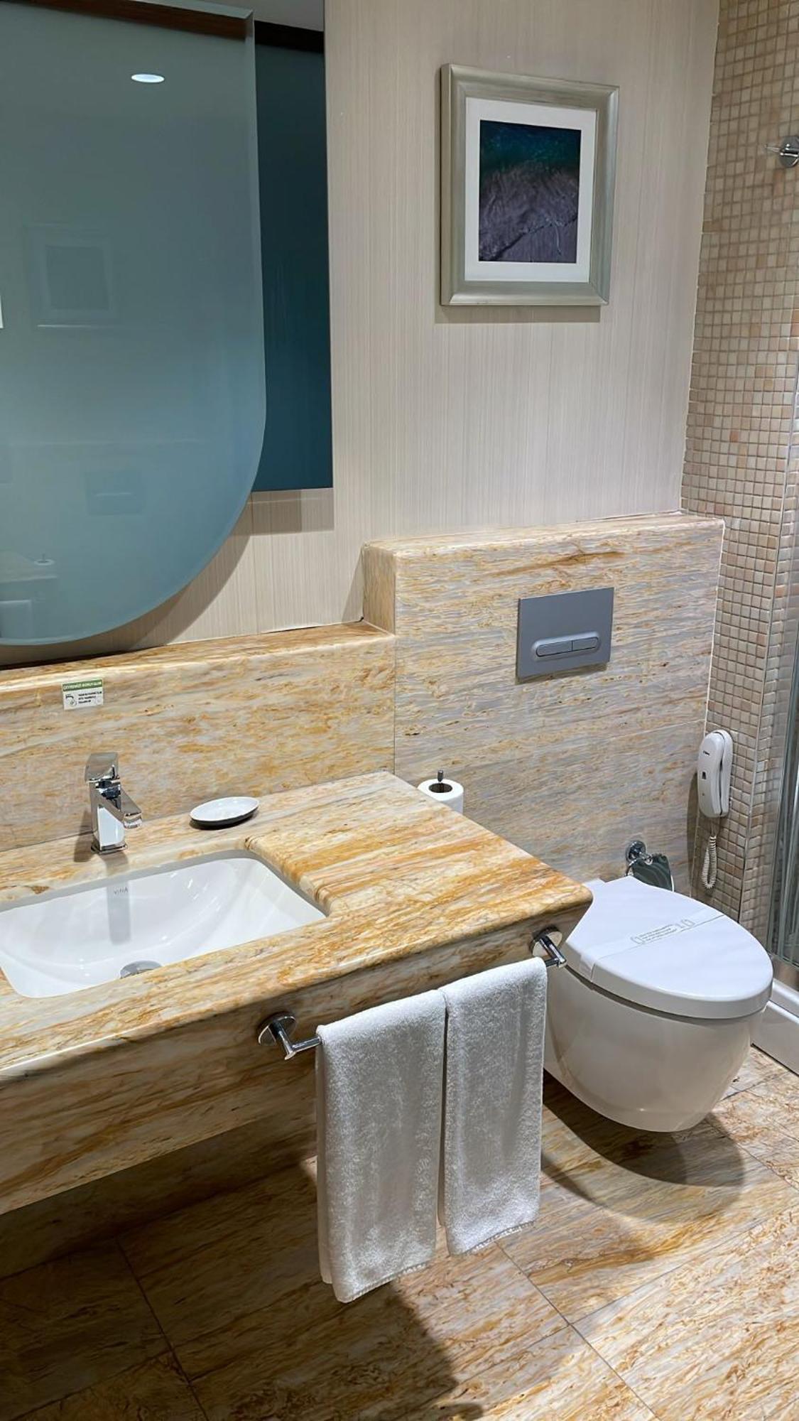 Ramada By Wyndham Gemli̇K Hotel Gemlik Ruang foto