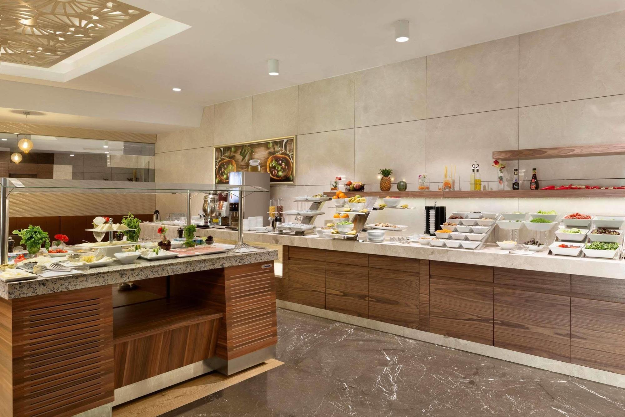 Ramada By Wyndham Gemli̇K Hotel Gemlik Bagian luar foto