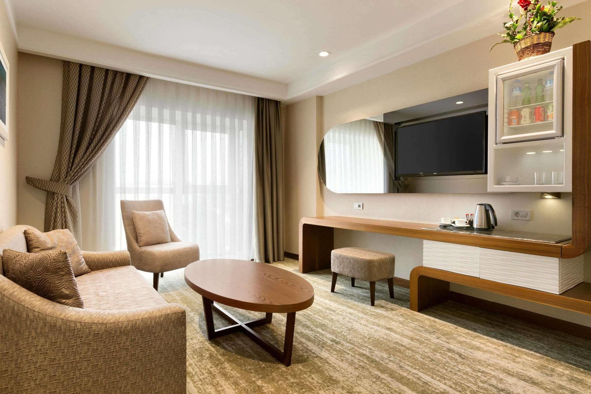 Ramada By Wyndham Gemli̇K Hotel Gemlik Bagian luar foto