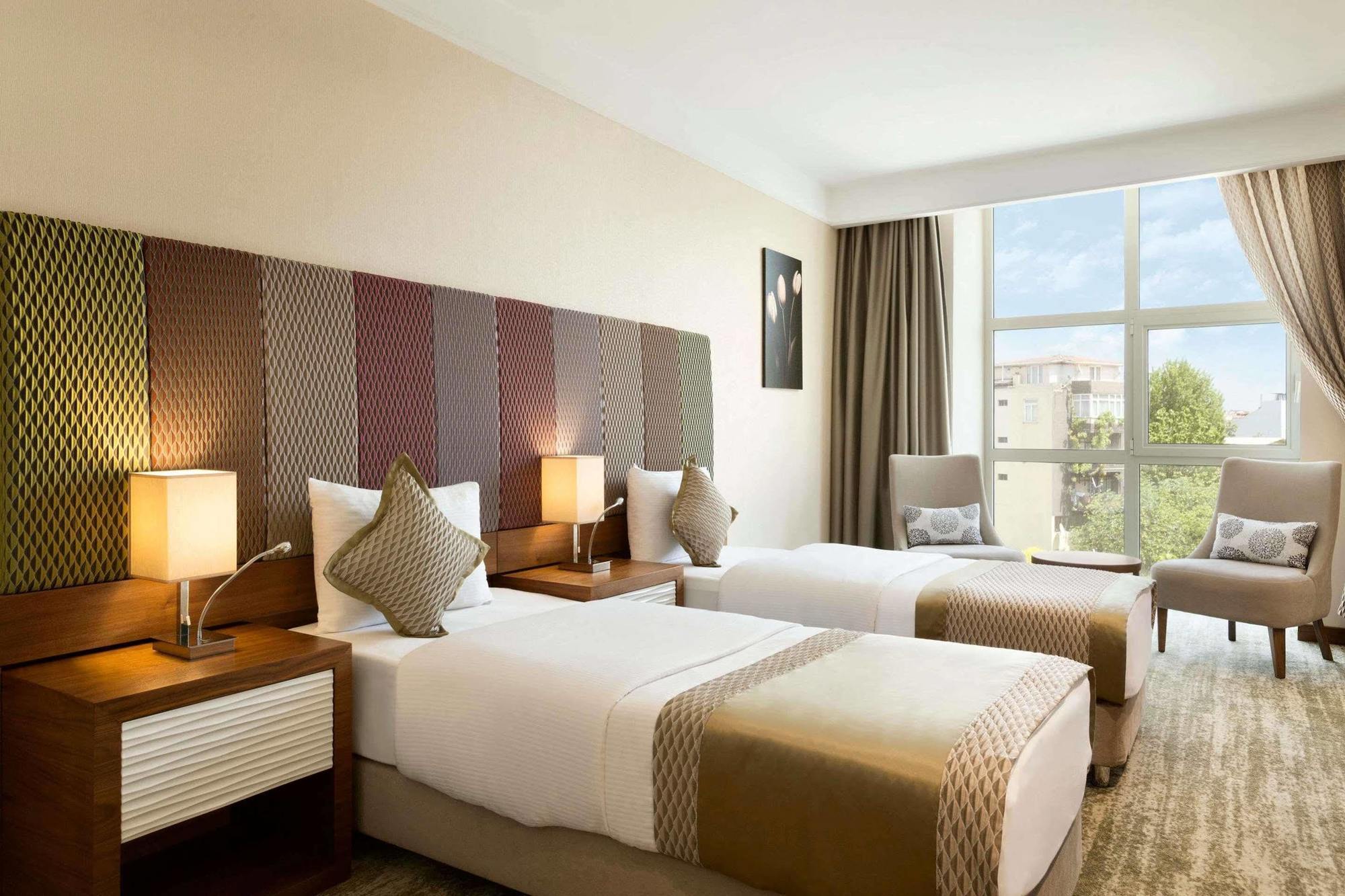 Ramada By Wyndham Gemli̇K Hotel Gemlik Bagian luar foto