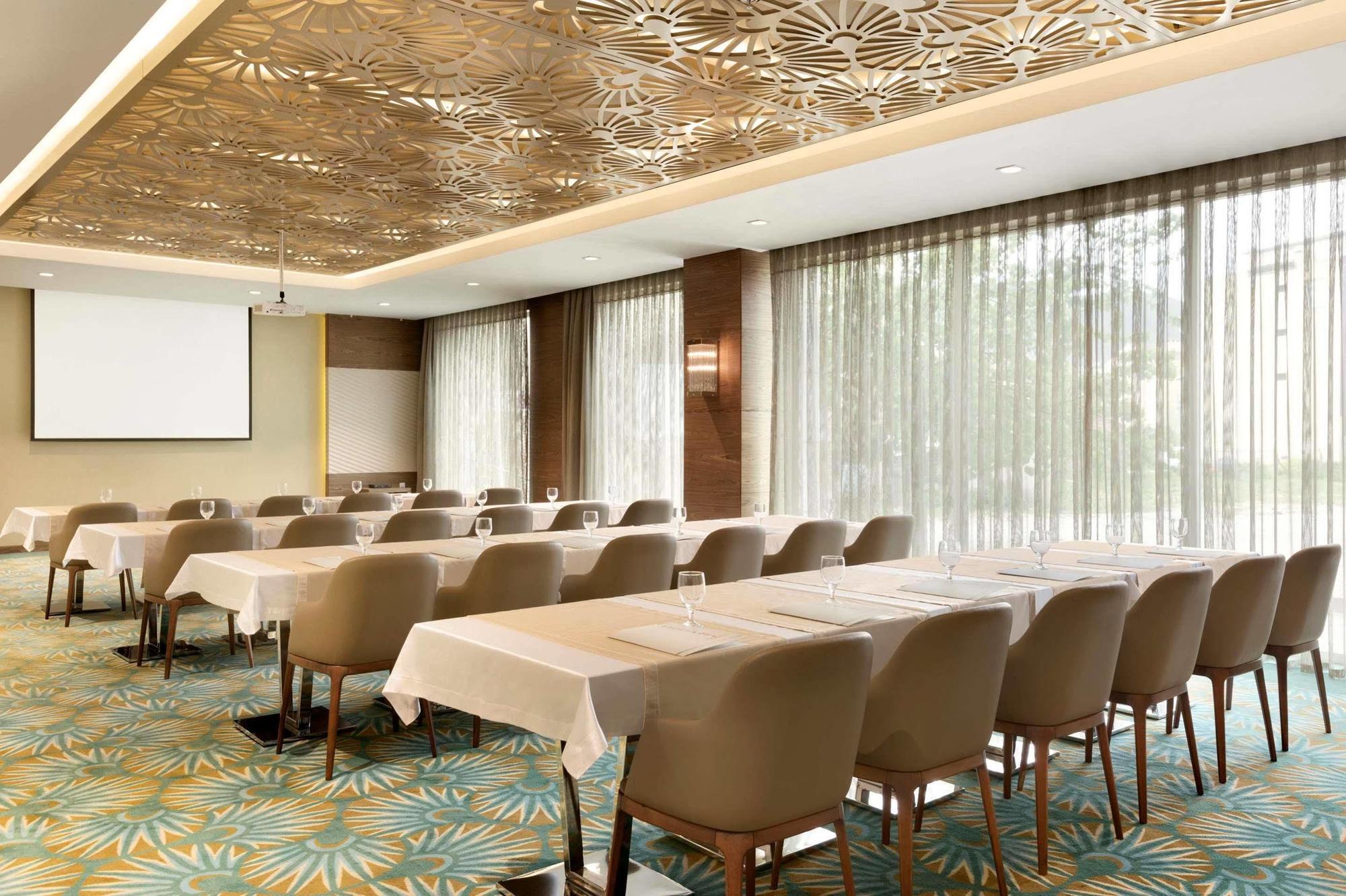 Ramada By Wyndham Gemli̇K Hotel Gemlik Bagian luar foto
